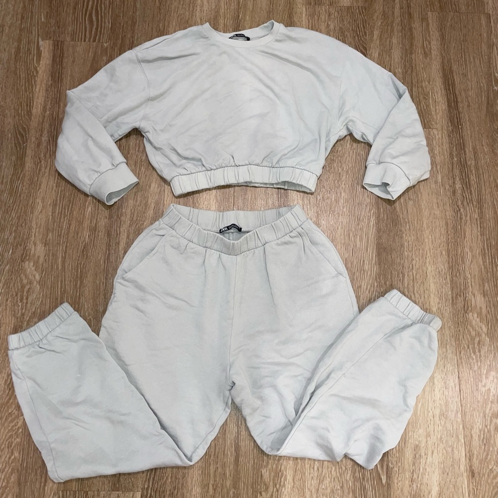 Zara matching jogger set top and bottom size Medium in light sage green color